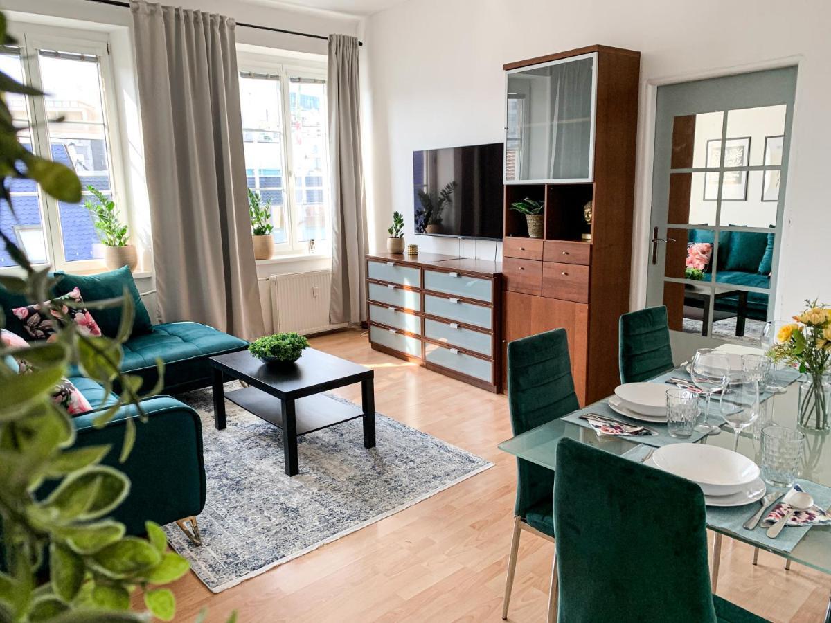 Cozy Downtown City Living Bratislava Buitenkant foto